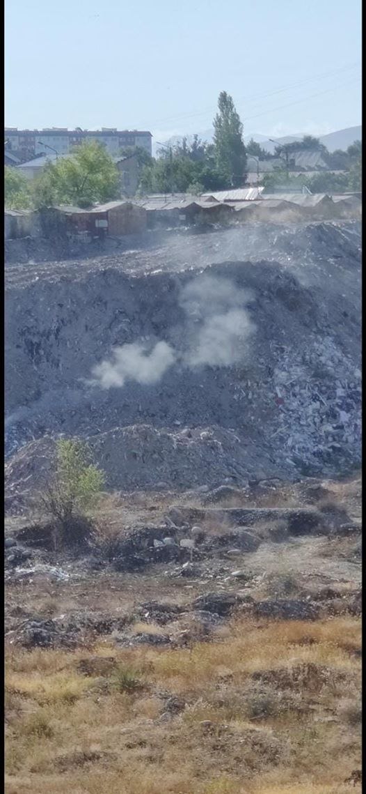 В Бишкеке в карьере в 11-м микрорайоне снова зафиксировали возгорание