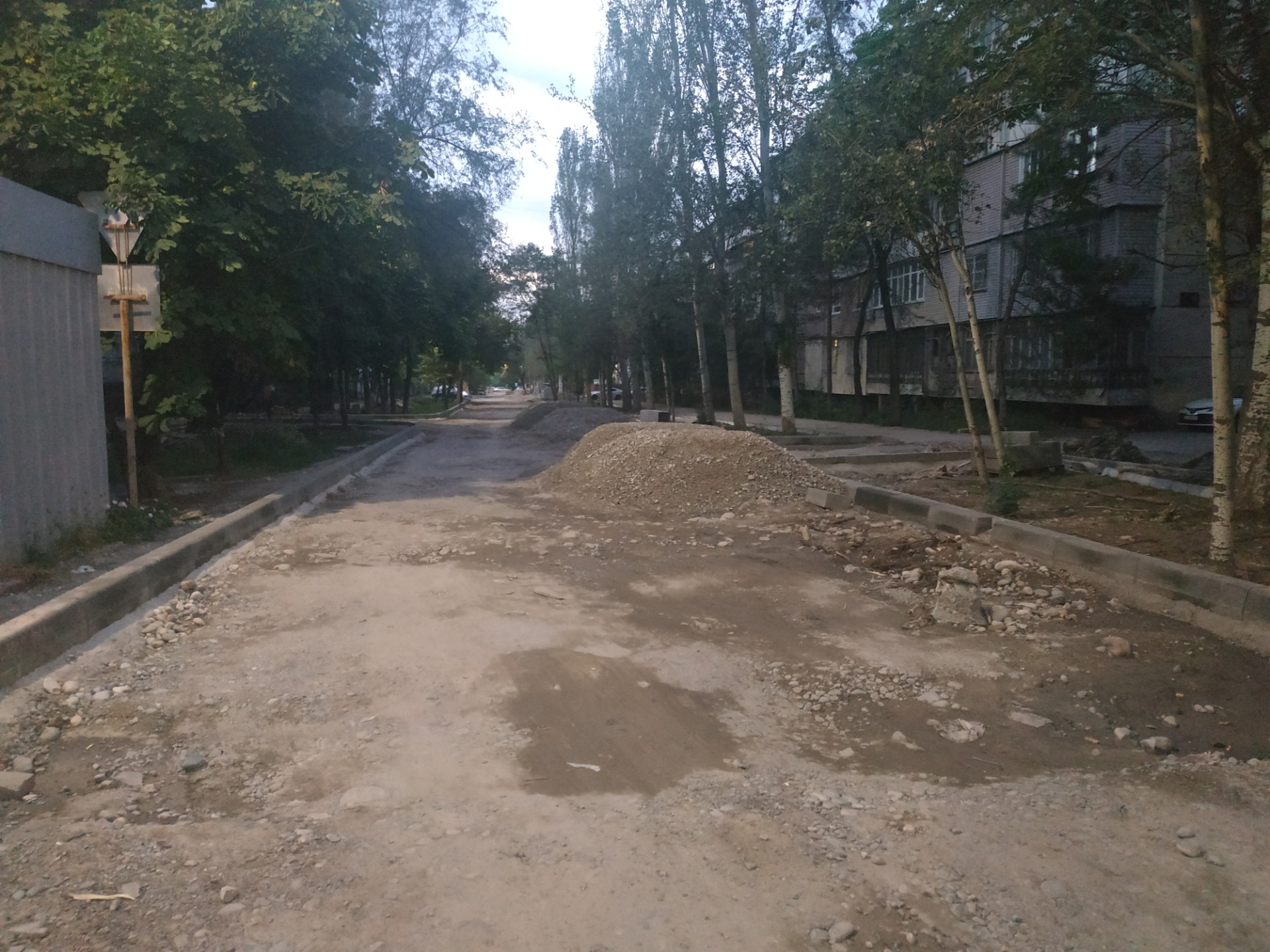 Три месяца не могут закончить ремонт улицы Усенбаева