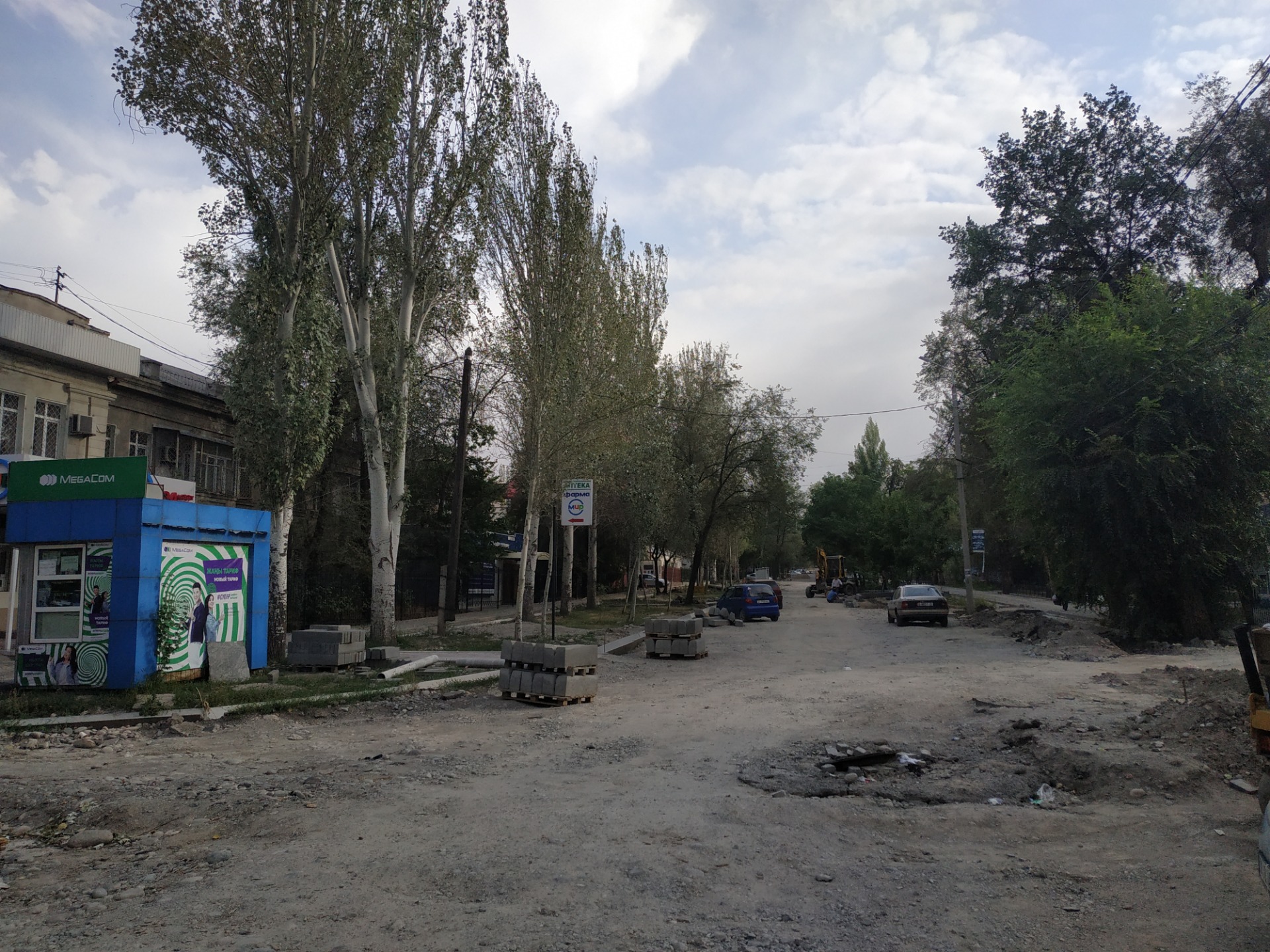 Три месяца не могут закончить ремонт улицы Усенбаева