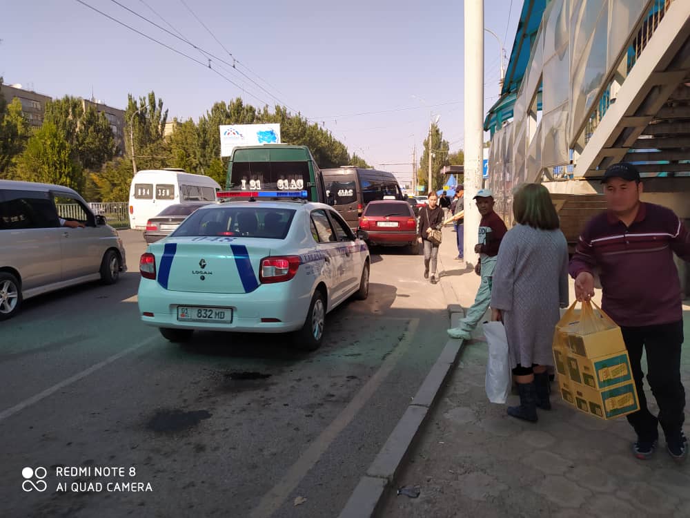 Нарушители ПДД возле рынка «Мадина»