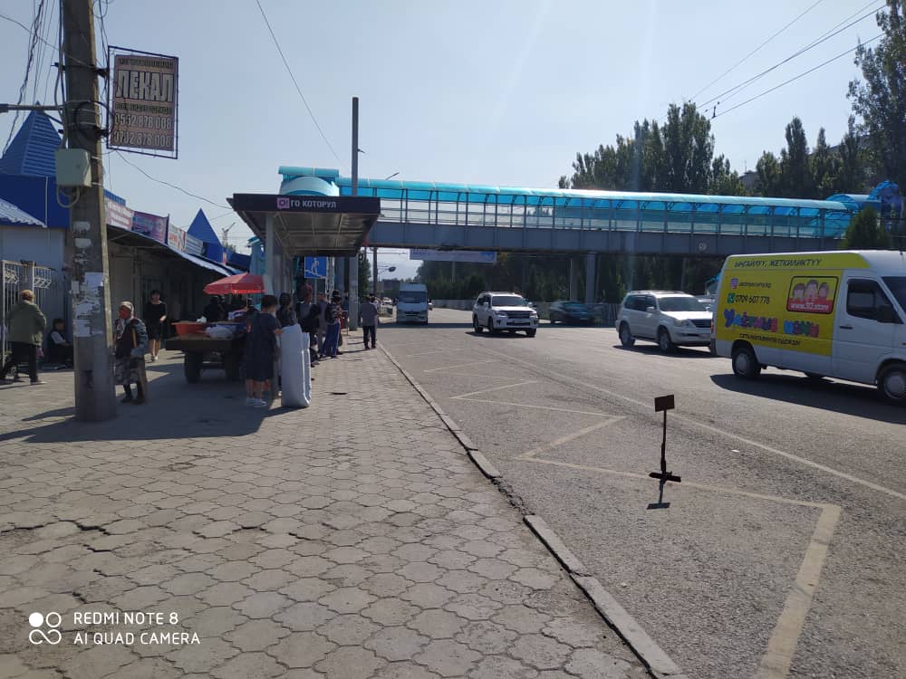 Нарушители ПДД возле рынка «Мадина»