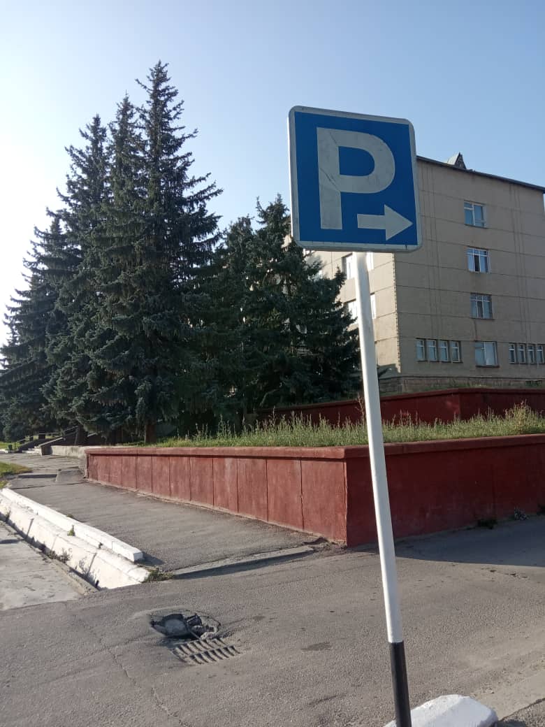 Яма на дороге в Караколе