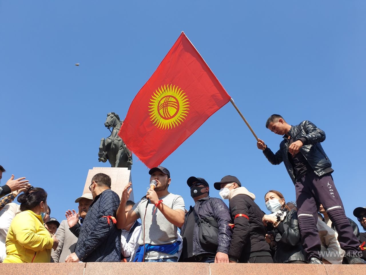 На митинге произошла стычка