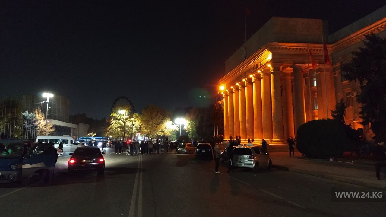 Митингующие на Старой площади расходятся