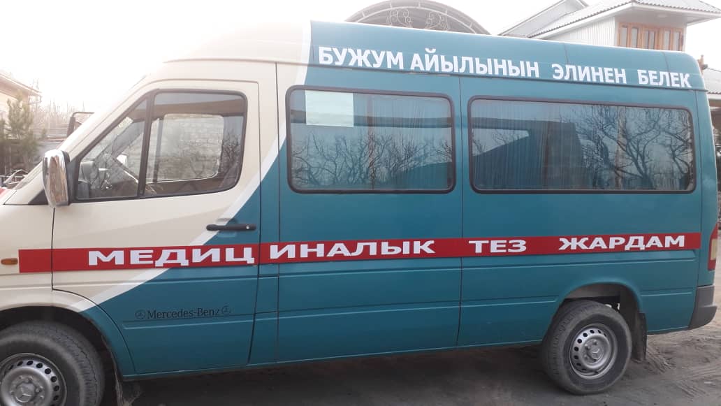 Жители села Бужум подарили местному ФАПу машину скорой помощи