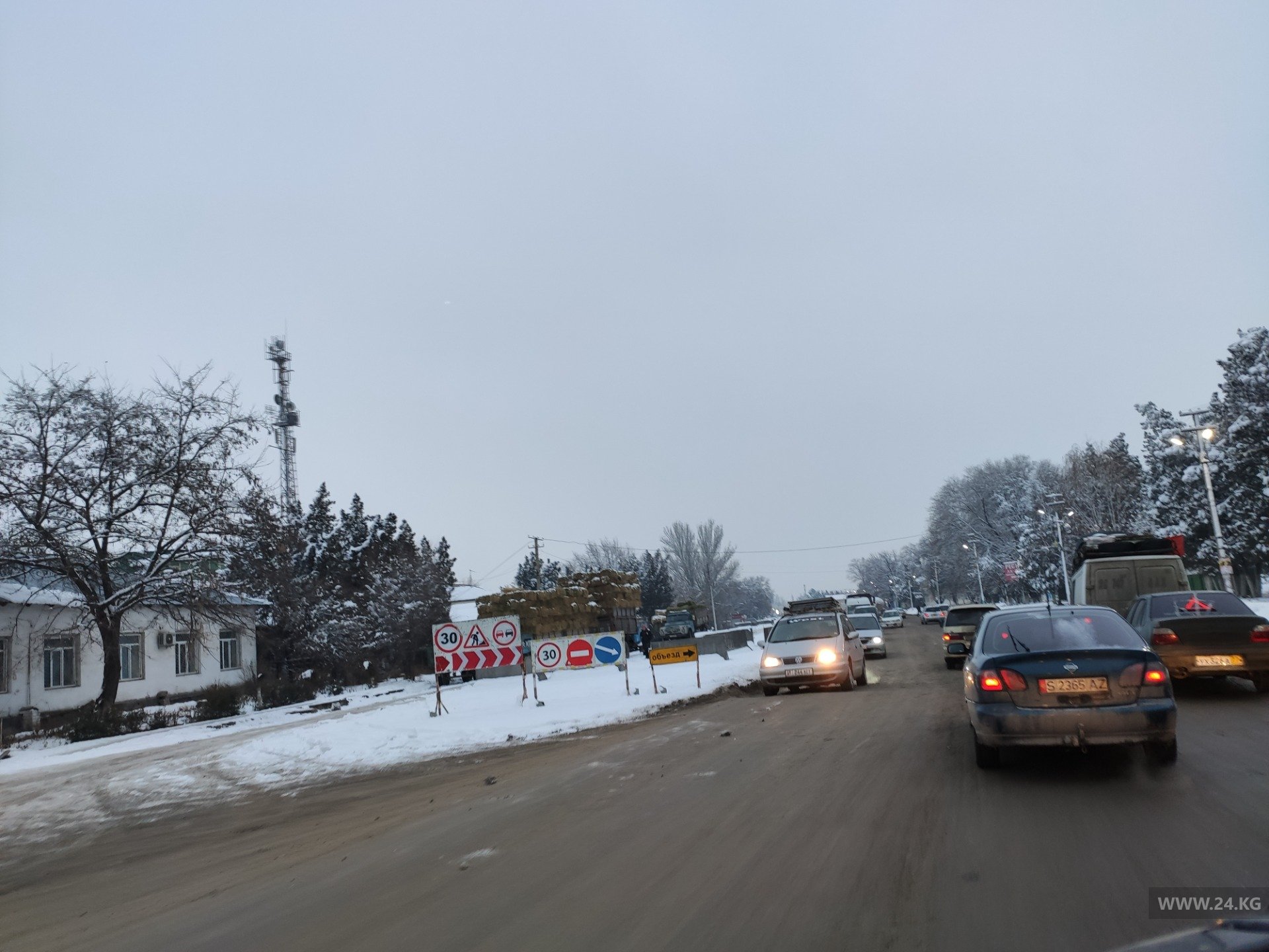 Автолюбителям предлагают ездить в объезд, чтобы не стоять в пробках