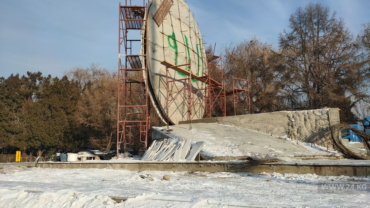 Сейчас на объекте работают каменщики