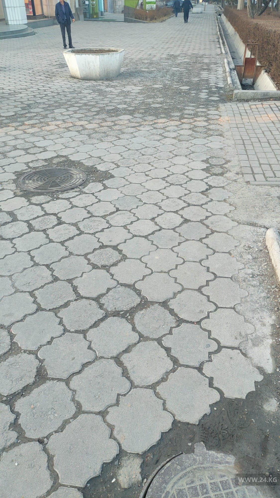 Тротуар в центре Бишкека