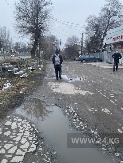 Тротуар на проспекте Дэн Сяопина