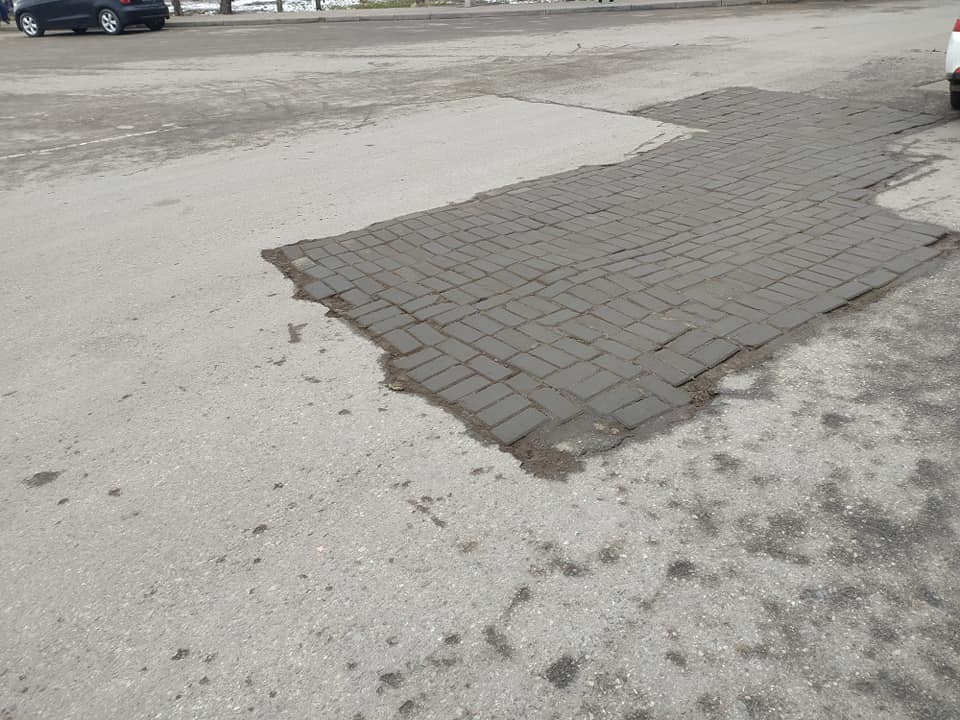 Жительница Бишкека пожаловалась на участок дороги возле БНИЦТиО