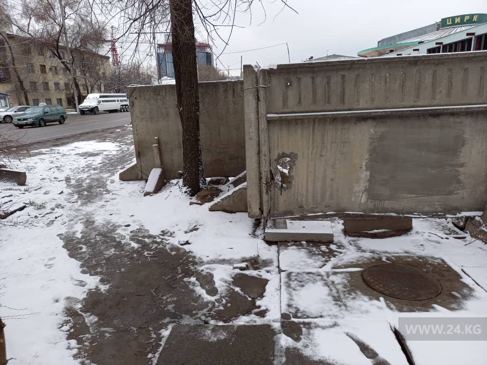 Тротуар на улице Жумабека