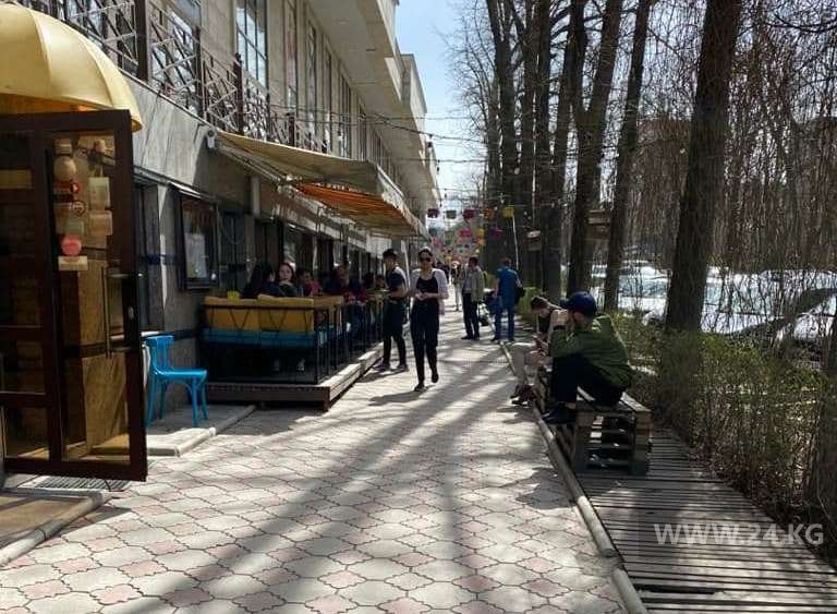 Тротуар на улице Тоголока Молдо