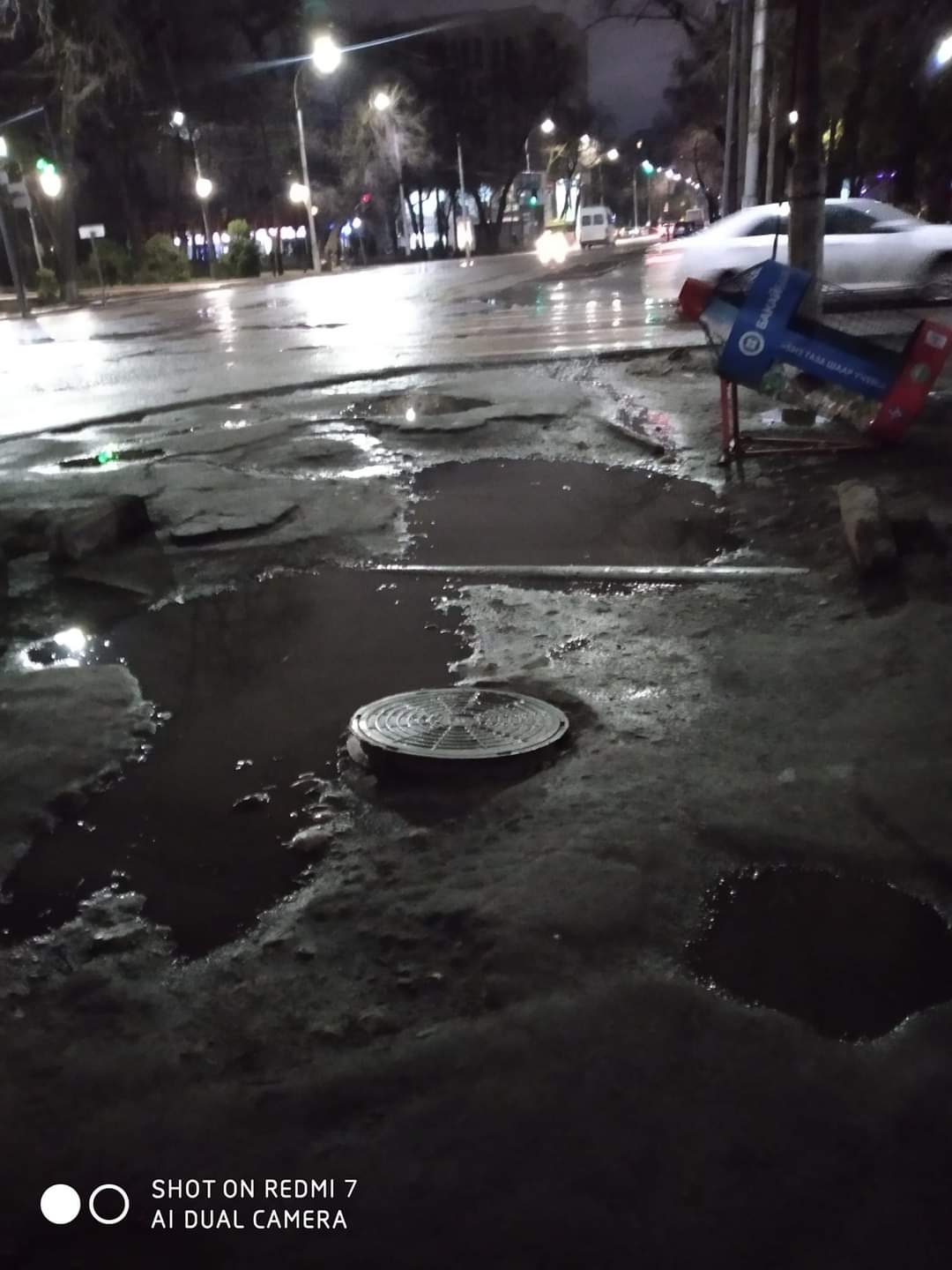 Тротуар возле Ошского рынка