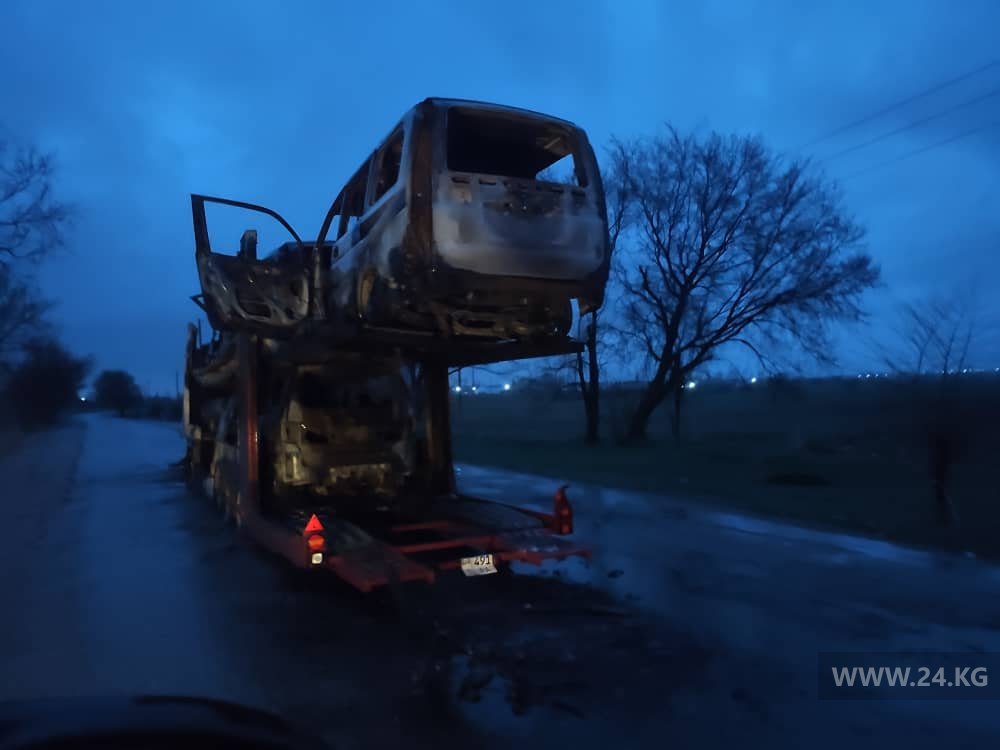 Сгоревший грузовой трал