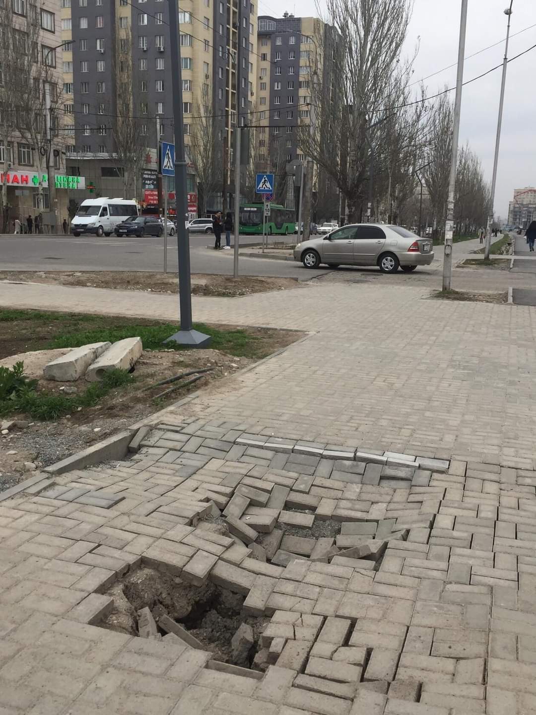 Брусчатка на тротуаре