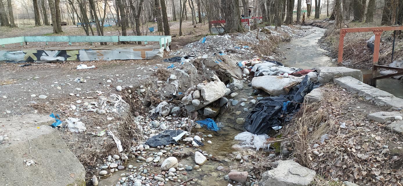 В природном парке «Сейил» грязно