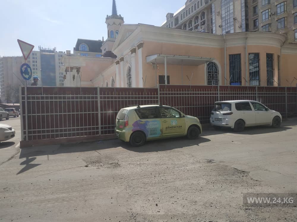 Здание старого аэропорта в Бишкеке
