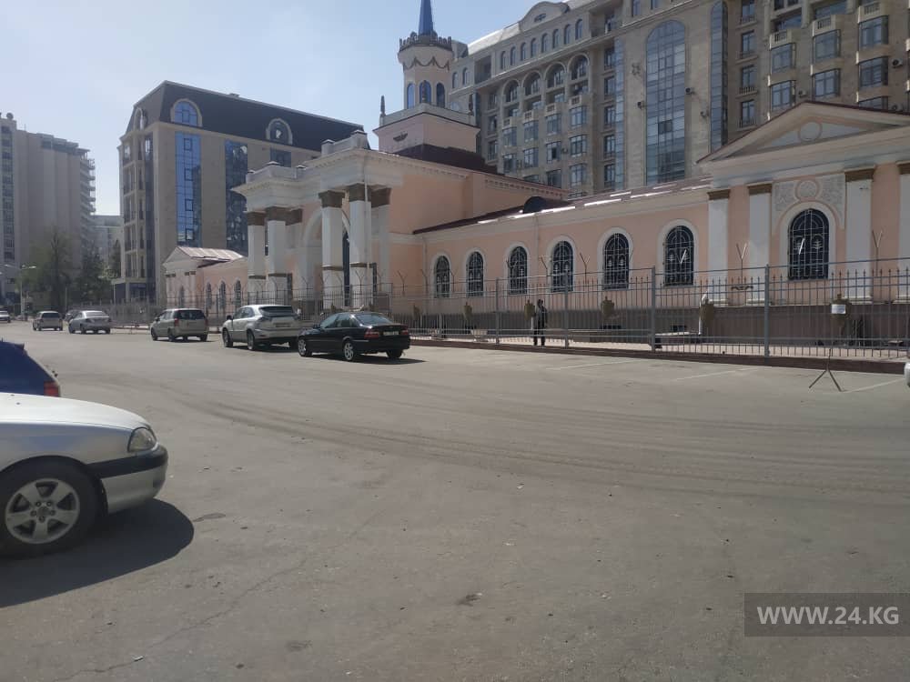 Здание старого аэропорта в Бишкеке