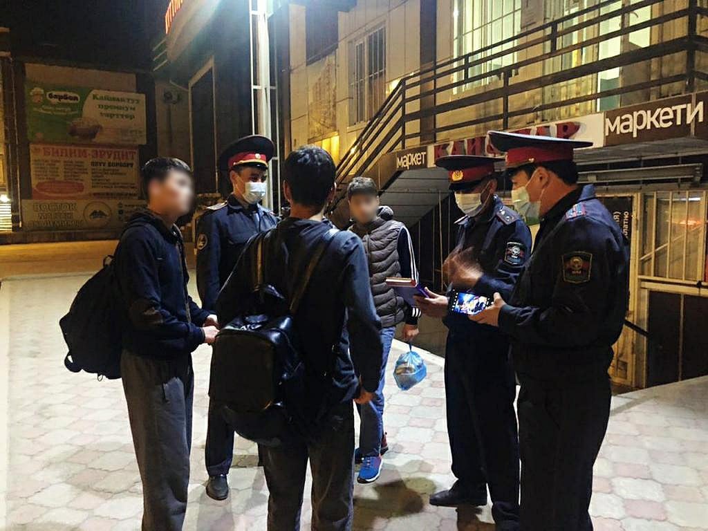 В Оше в ходе трехдневного рейда выявили 77 подростков в ночное время суток