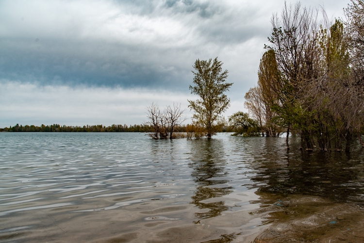 В окрестностях Ала-Арчинского водохранилища