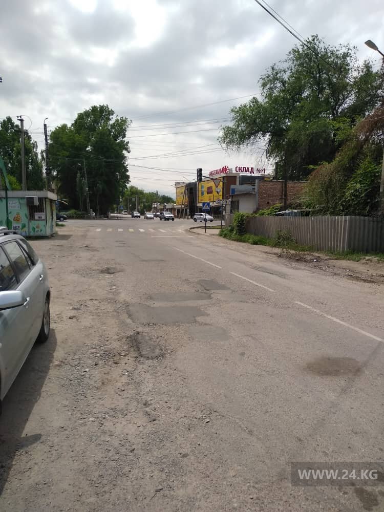 Перекресток проспекта Жибек Жолу и улицы Лермонтова
