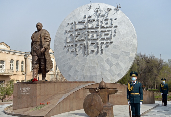 Памятник Бишкеку баатыру