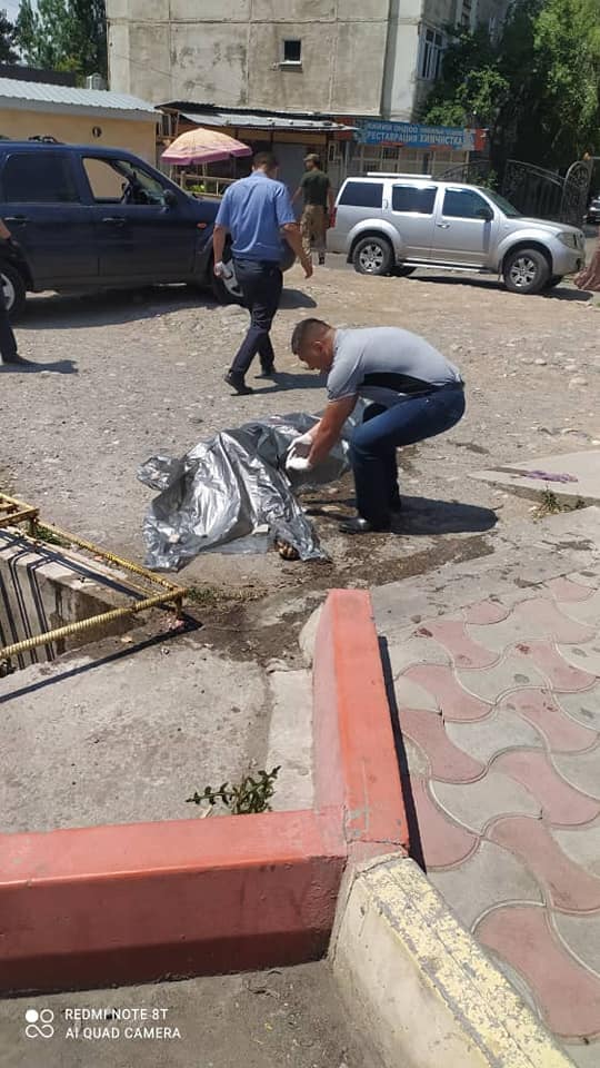 В микрорайоне «Асанбай» из воды вытащили труп мужчины