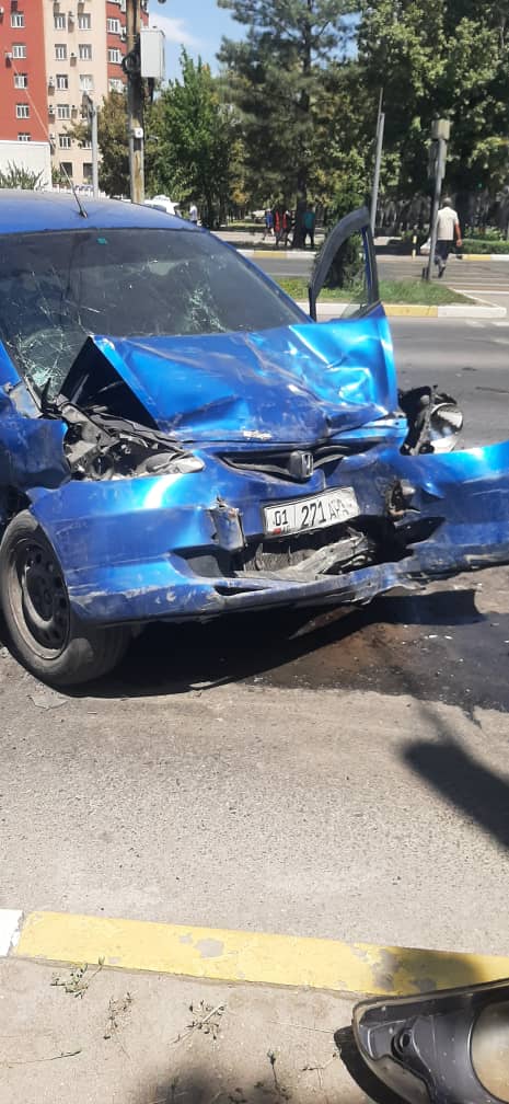 Пострадавшая в аварии машина