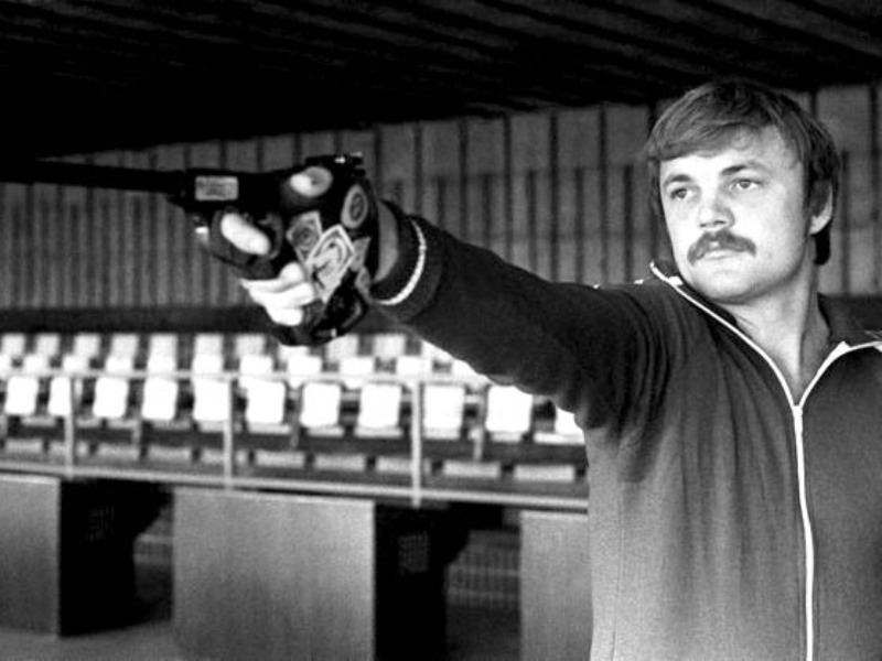 Александр Мелентьев