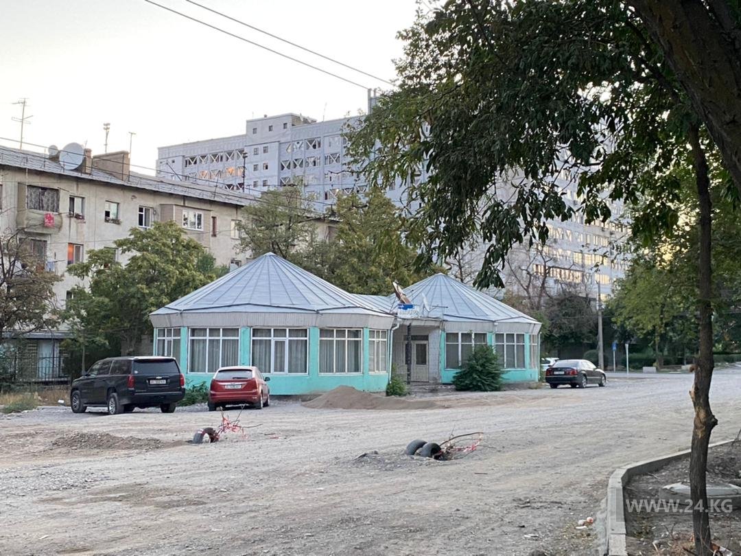То самое кафе, за сохранение которого чиновники, по версии следствия, просили взятку