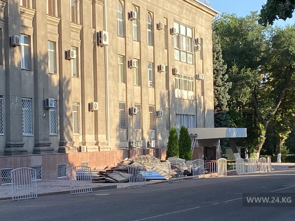 В Доме правительства меняют крышу