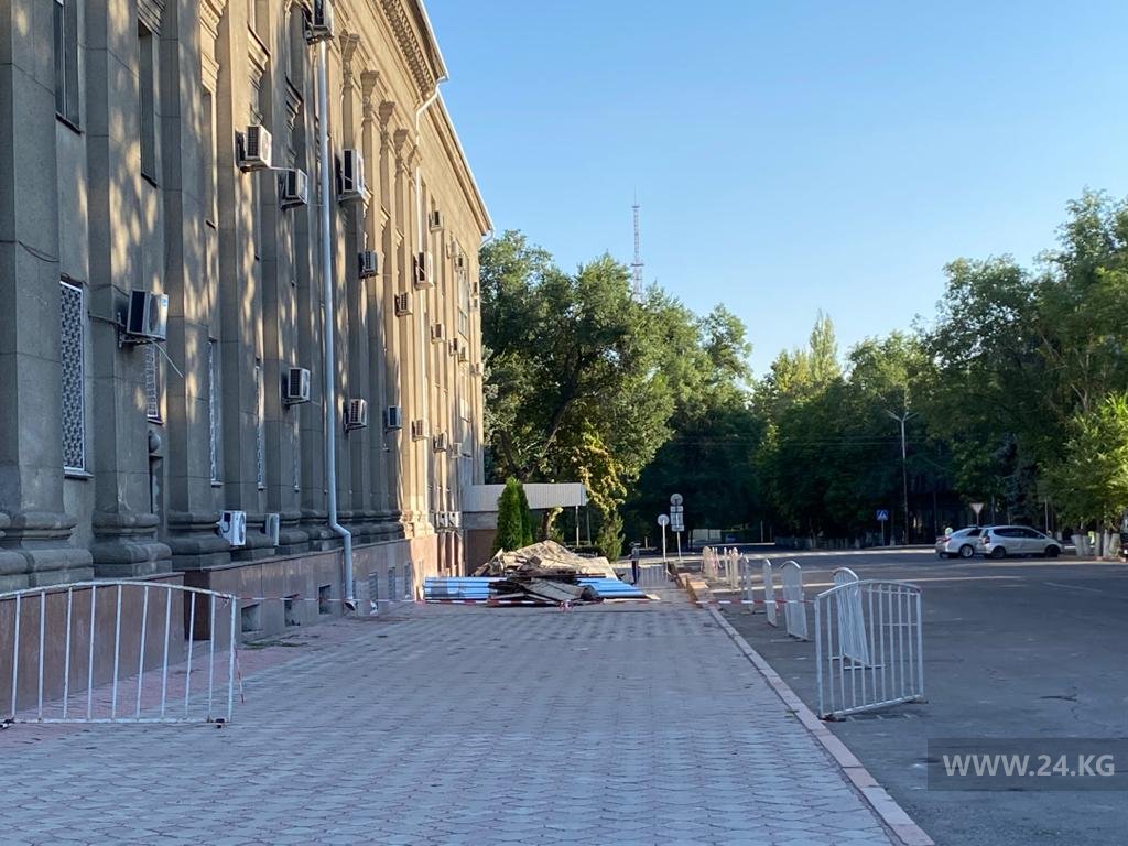 В Доме правительства меняют крышу