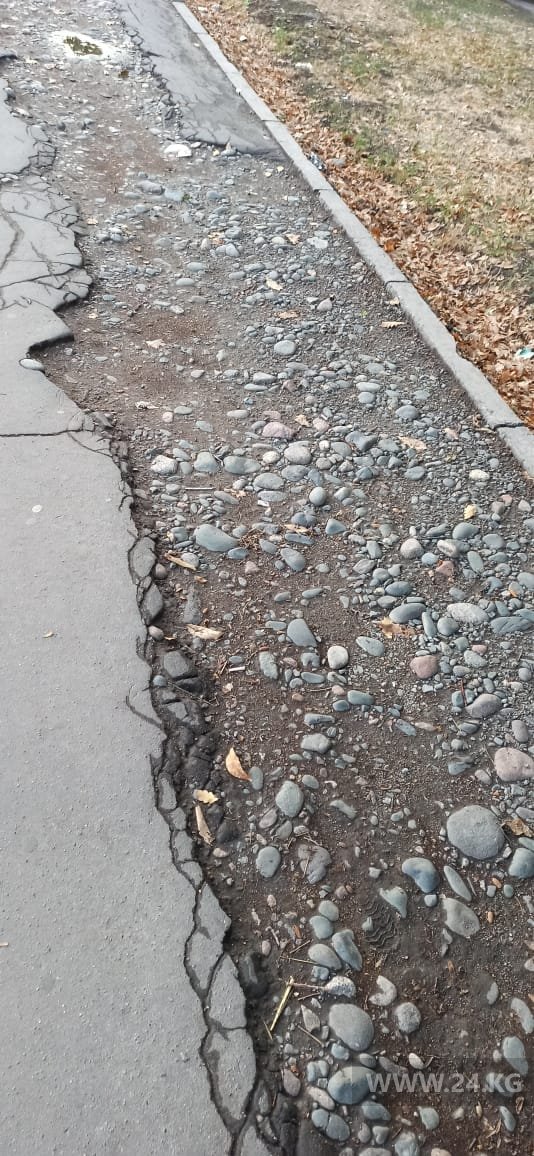 Тротуар на проспекте Чуй