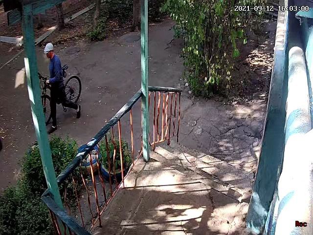 В Бишкеке в районе Старого аэропорта у горожанина украли велосипед