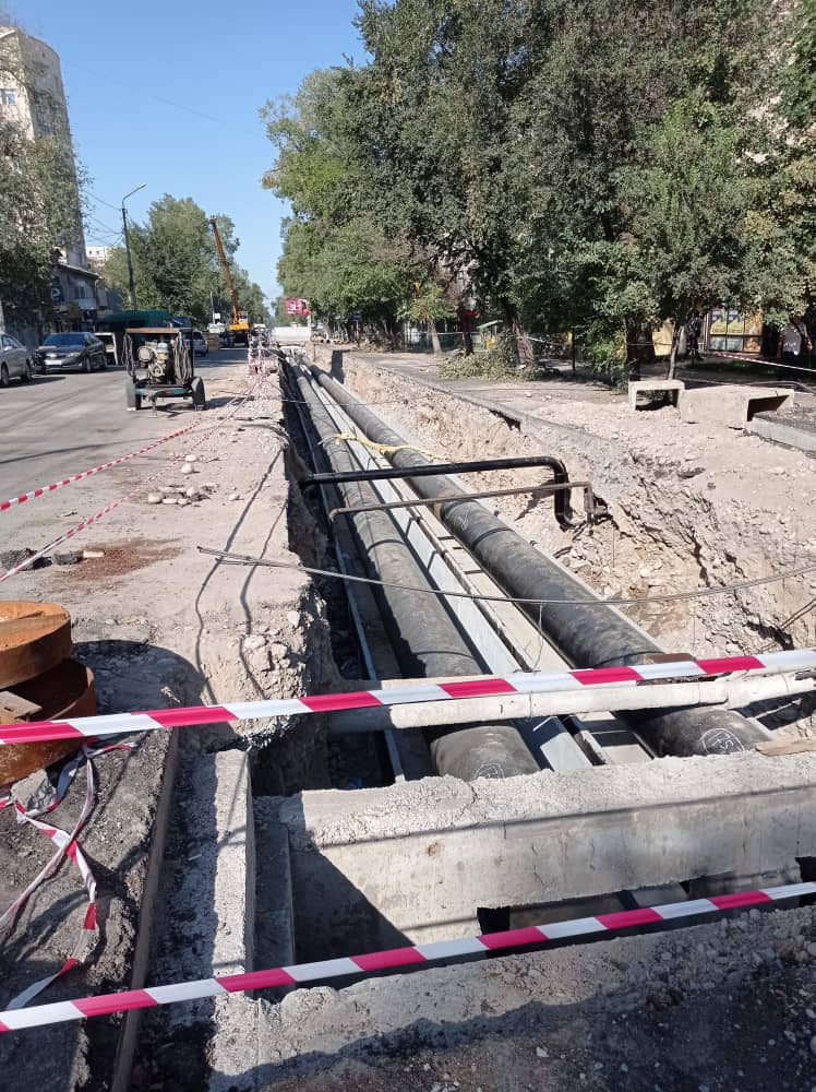 На улице Токтогула до сих пор не закончили ремонт теплосети