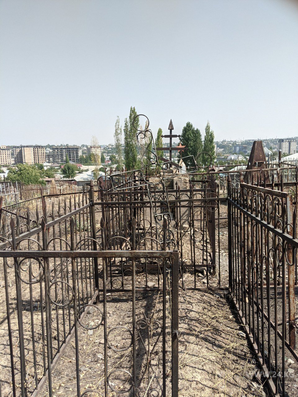 Кладбище в городе Оше