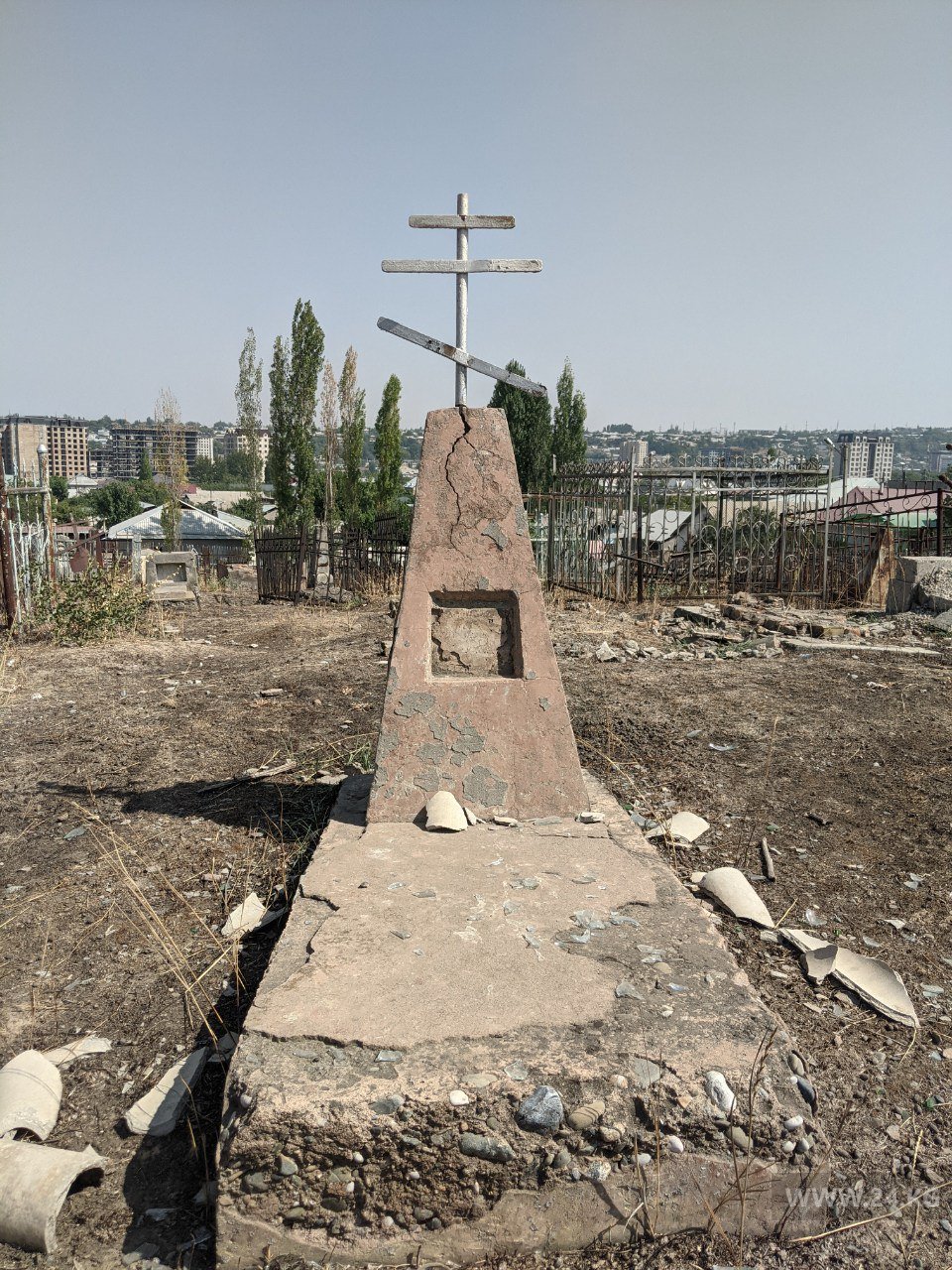 Кладбище в городе Оше