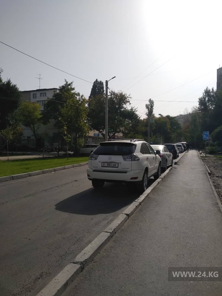 Парковка на улице Юнусалиева