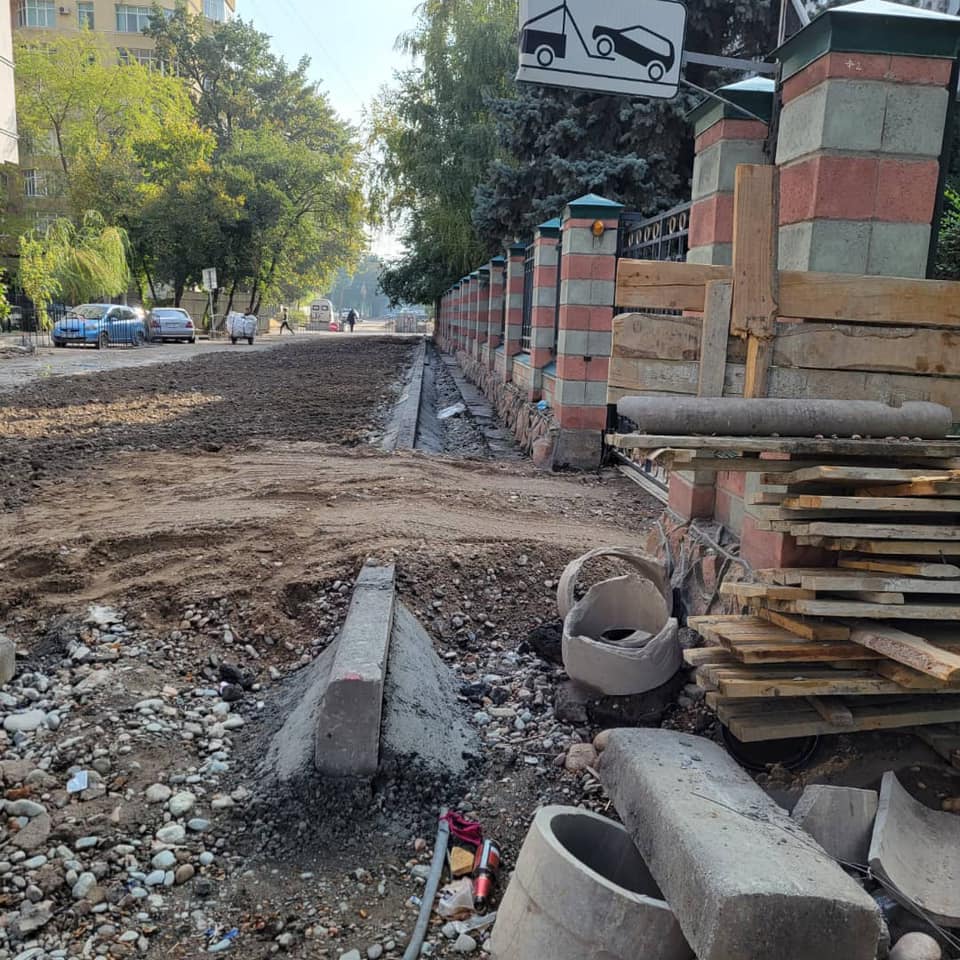Забор Бишкекской городской прокуратуры
