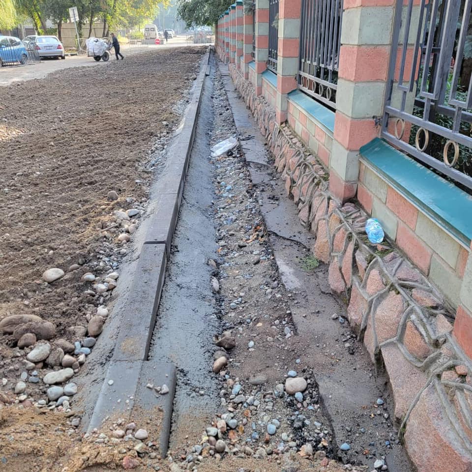 Забор Бишкекской городской прокуратуры