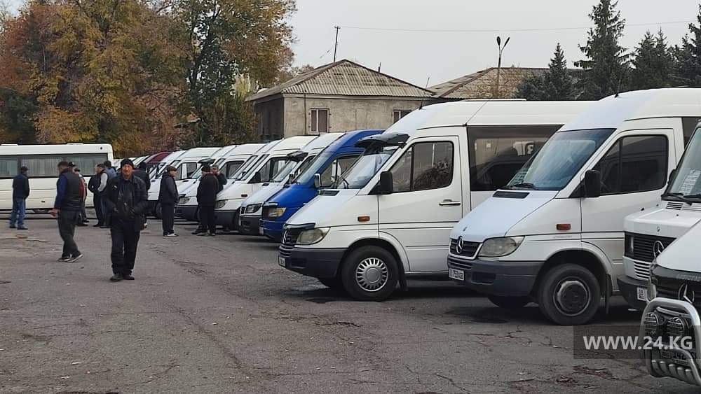 В Кара-Балте бастуют водители маршруток