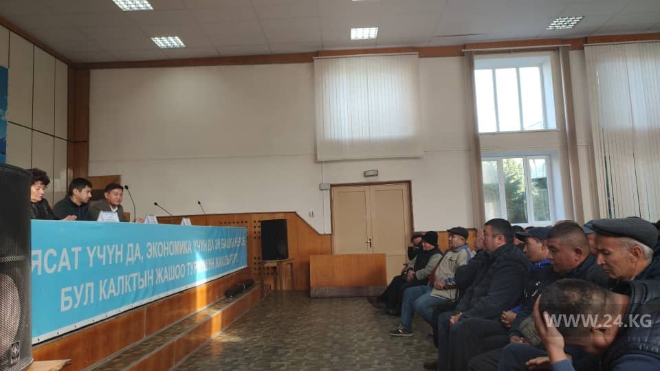 В Кара-Балте бастуют водители маршруток