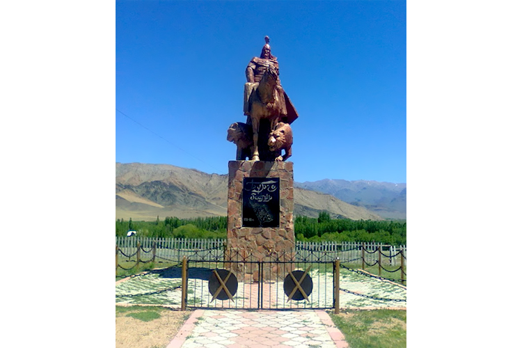 Памятник Бурго баатыру в Таласской области