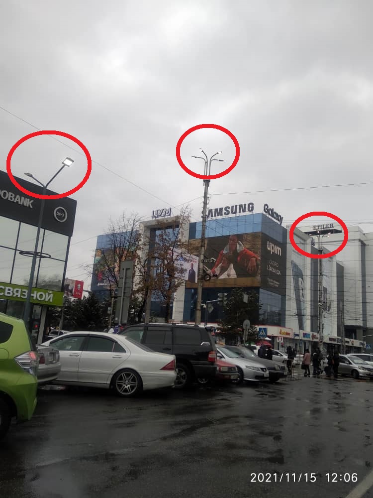 В центре Бишкека вновь горят фонари в светлое время суток