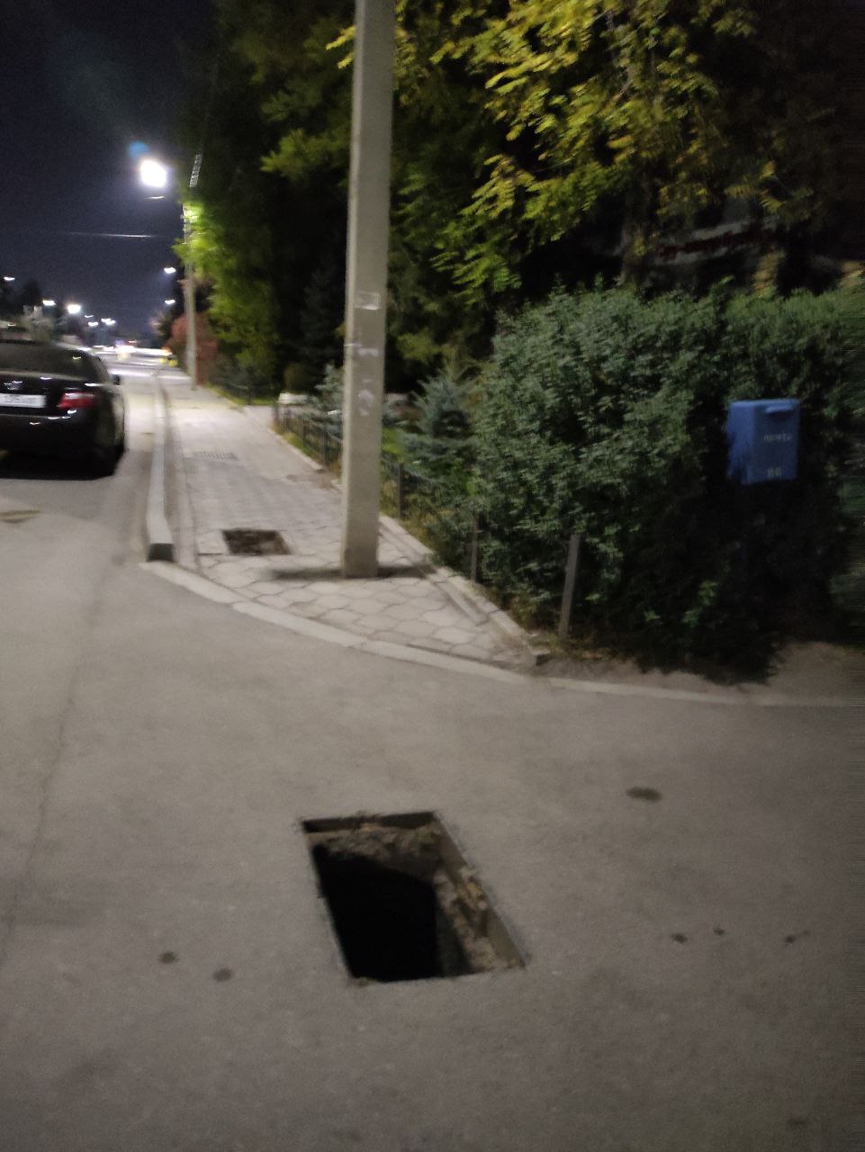 Горожанин жалуется на открытые люки на улице Токтоналиева