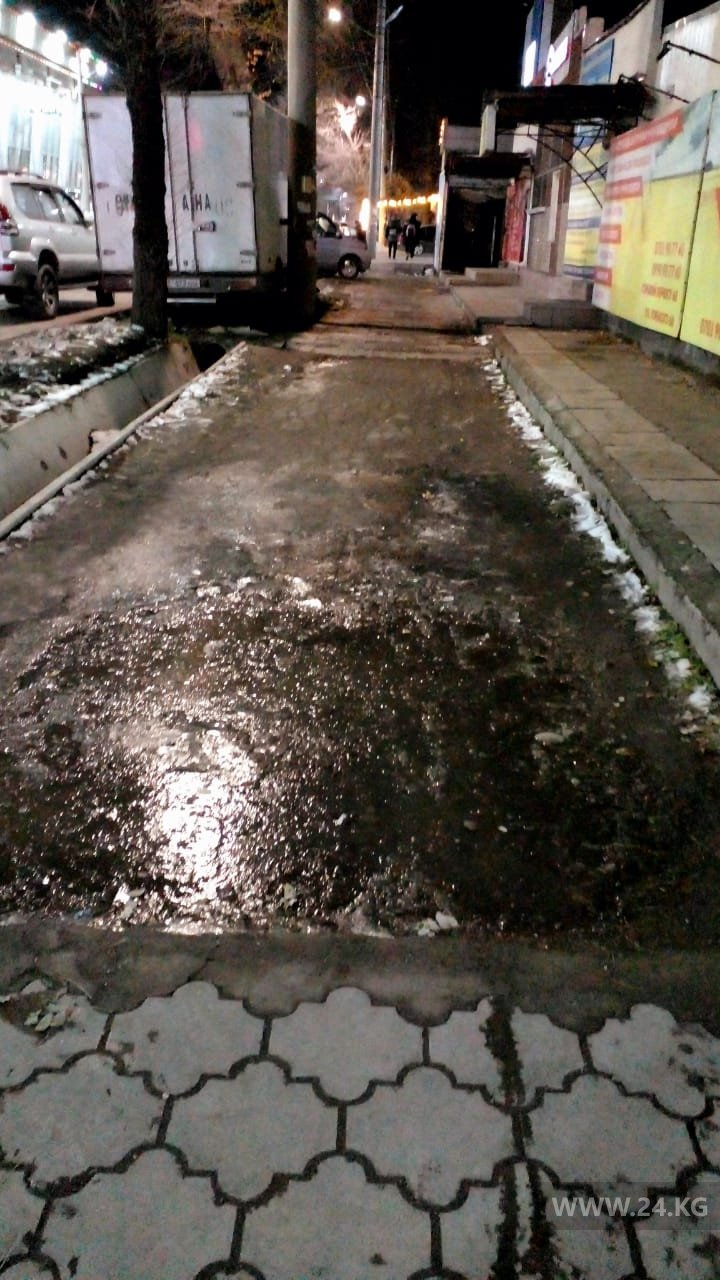 Тротуар на улице Горького