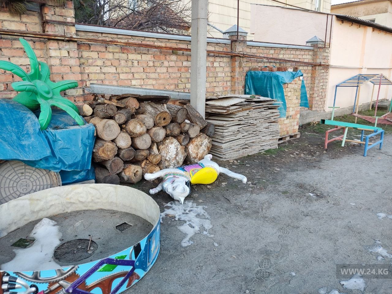 В микрорайоне «Кок-Жар» Бишкека образовалась свалка