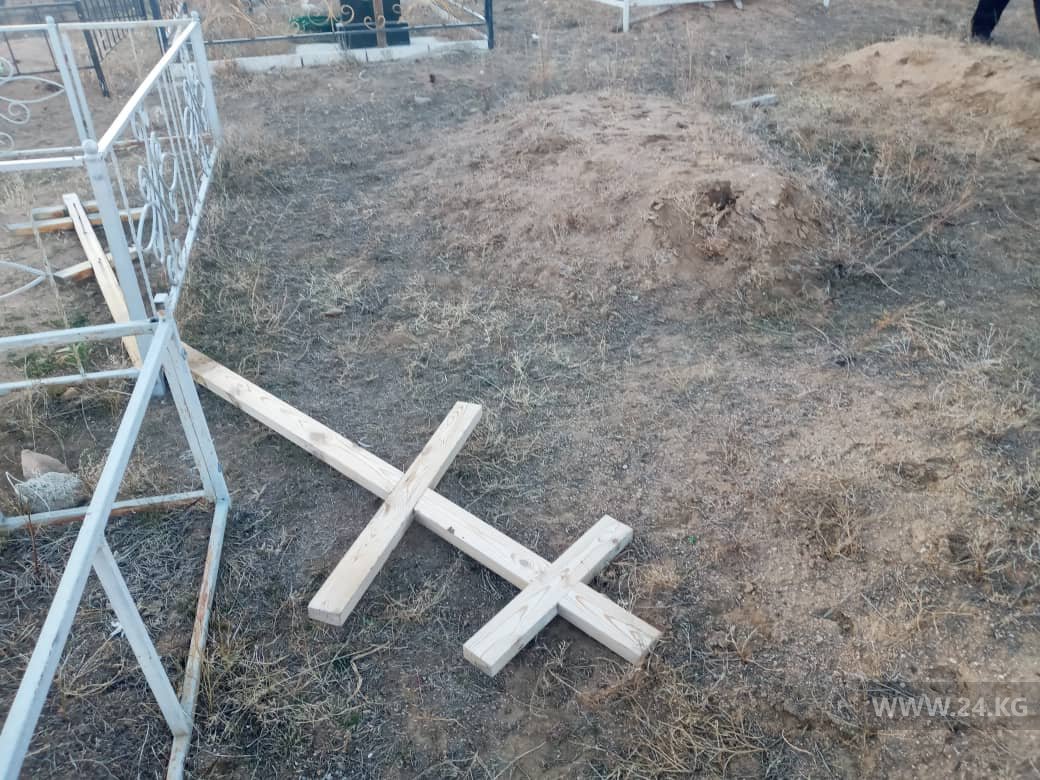 Городское кладбище Чолпон-Аты