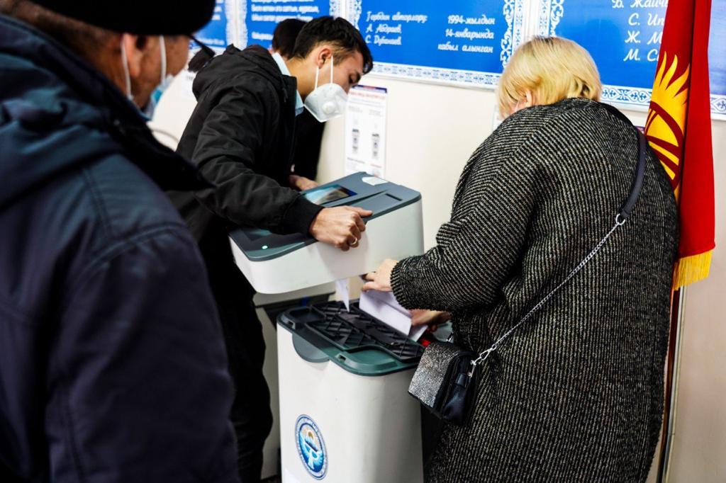 На избирательных участках Бишкека не работают АСУ