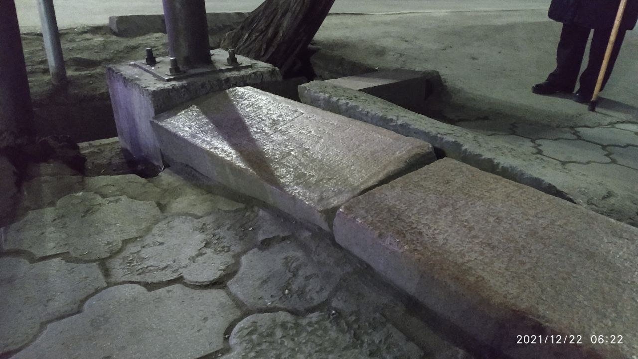 Горожанин пожаловался на тротуары в центре Бишкека